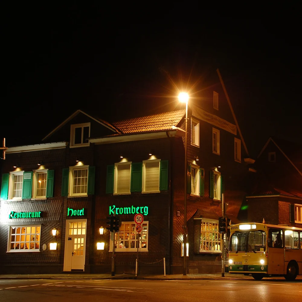 Historische Aufnahme des Restaurant Kromberg in Remscheid mit traditioneller Fassade und grünen Fensterläden
